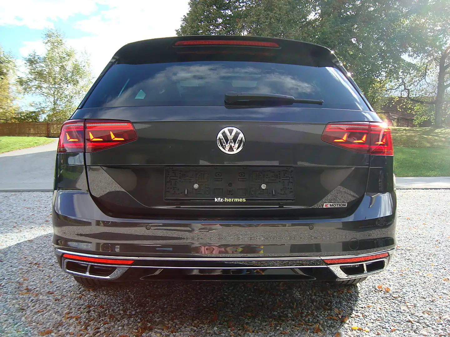 Volkswagen Passat Variant TDI 4-Motion 200 PS R-Line IQ-Matrix Mod 23 Schwarz - 1