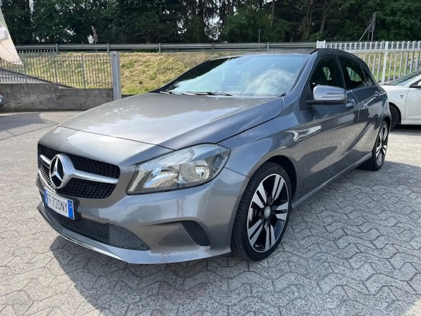 Mercedes-Benz A 180 A 180 d Sport "OK NEOPATENTATI" Gris - 1