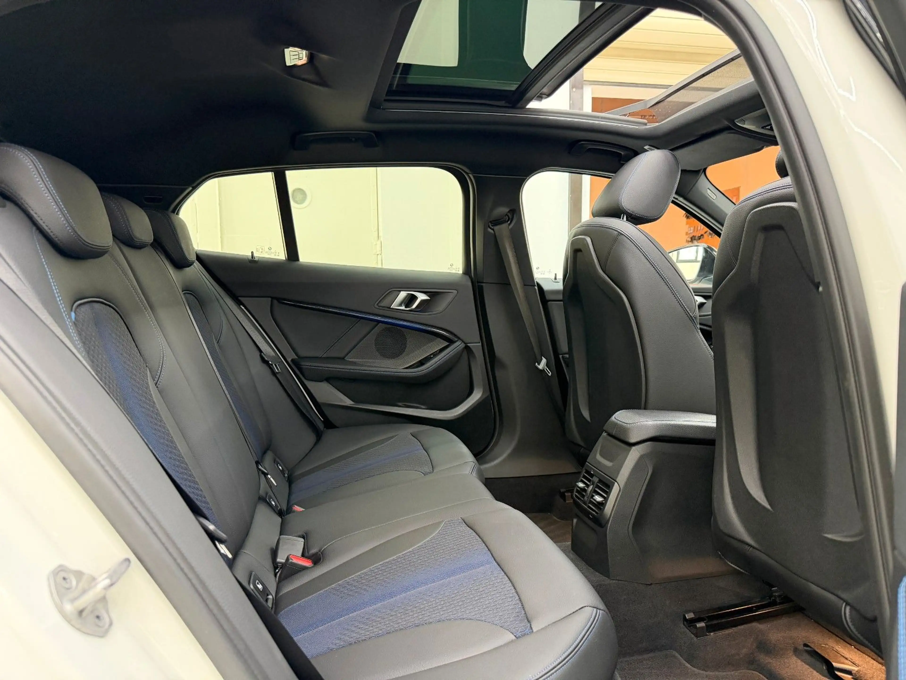 BMW 135 i xDrive *PANORAMA*VIRTUAL COCKPIT* — photo 8