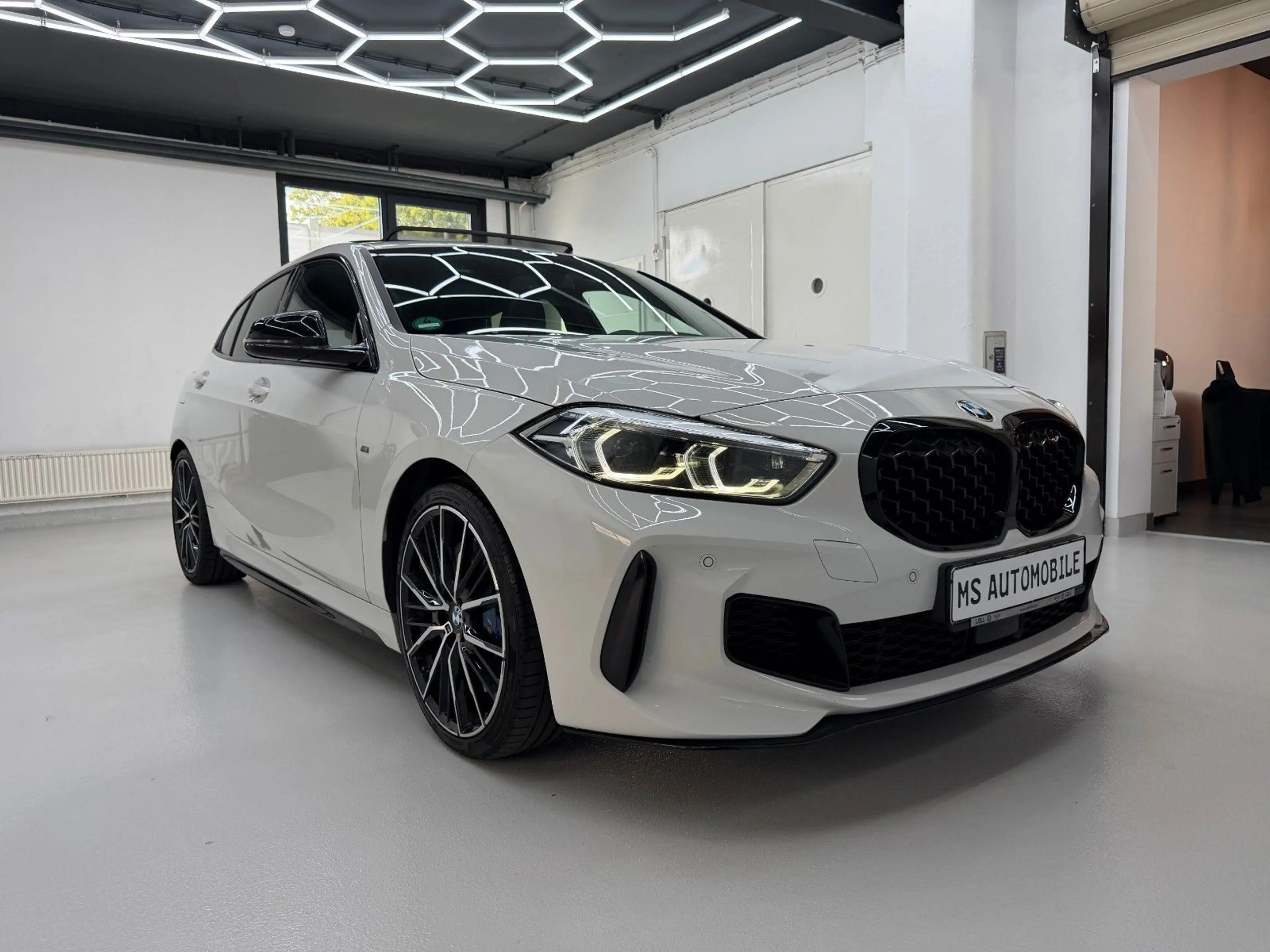 BMW 135 i xDrive *PANORAMA*VIRTUAL COCKPIT* — photo 4