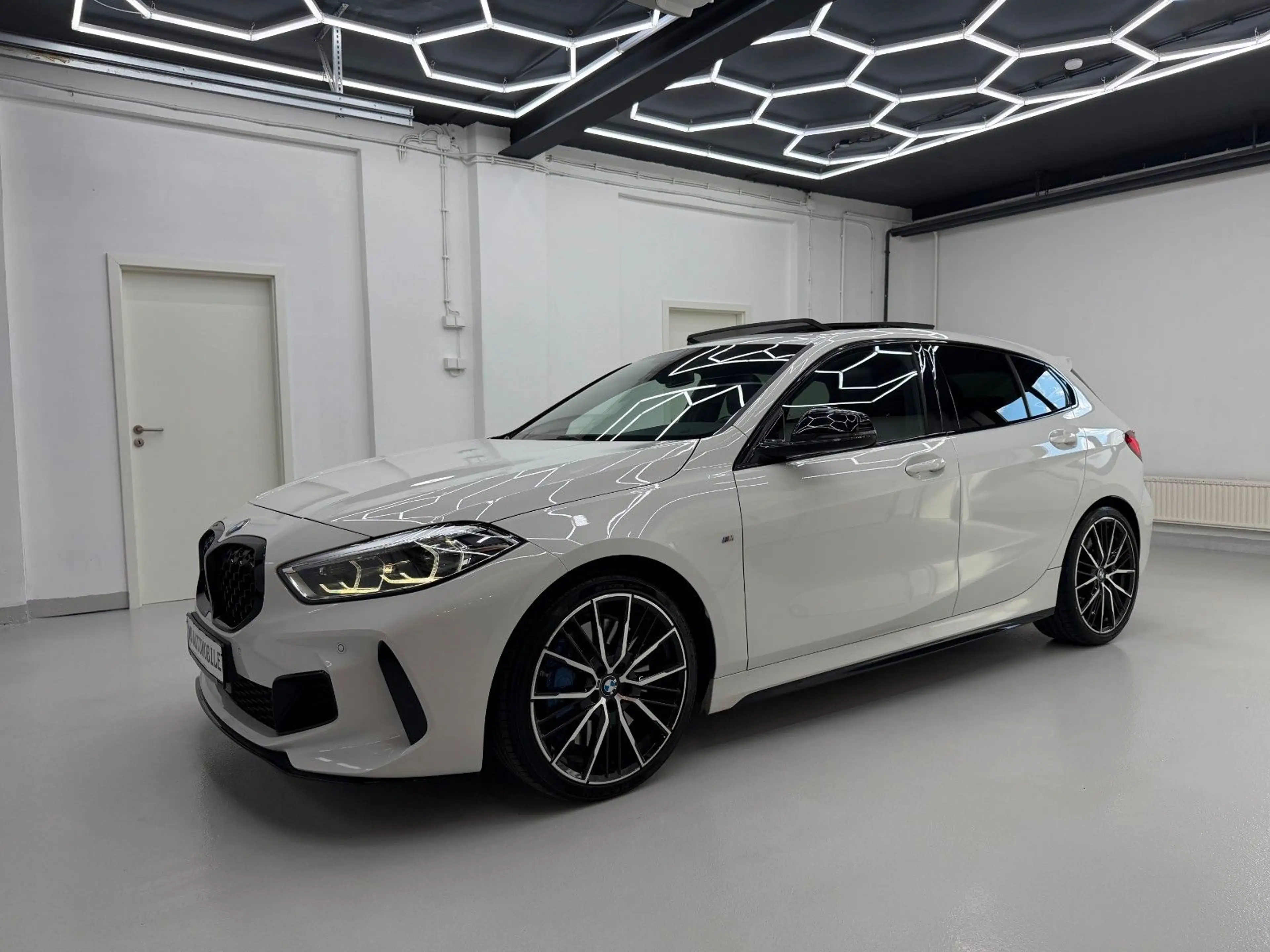 BMW 135 i xDrive *PANORAMA*VIRTUAL COCKPIT* — photo 12