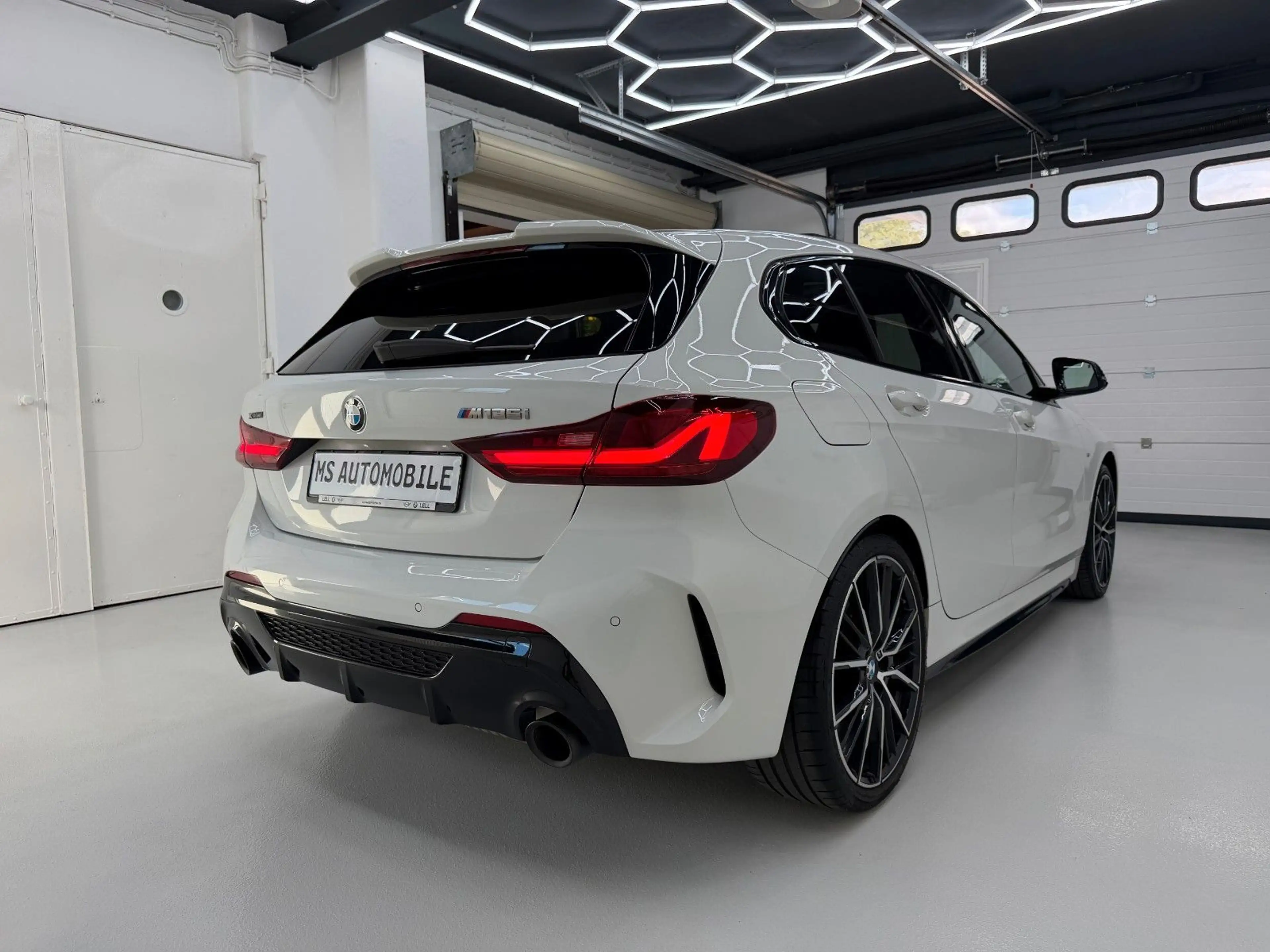 BMW 135 i xDrive *PANORAMA*VIRTUAL COCKPIT* — photo 3