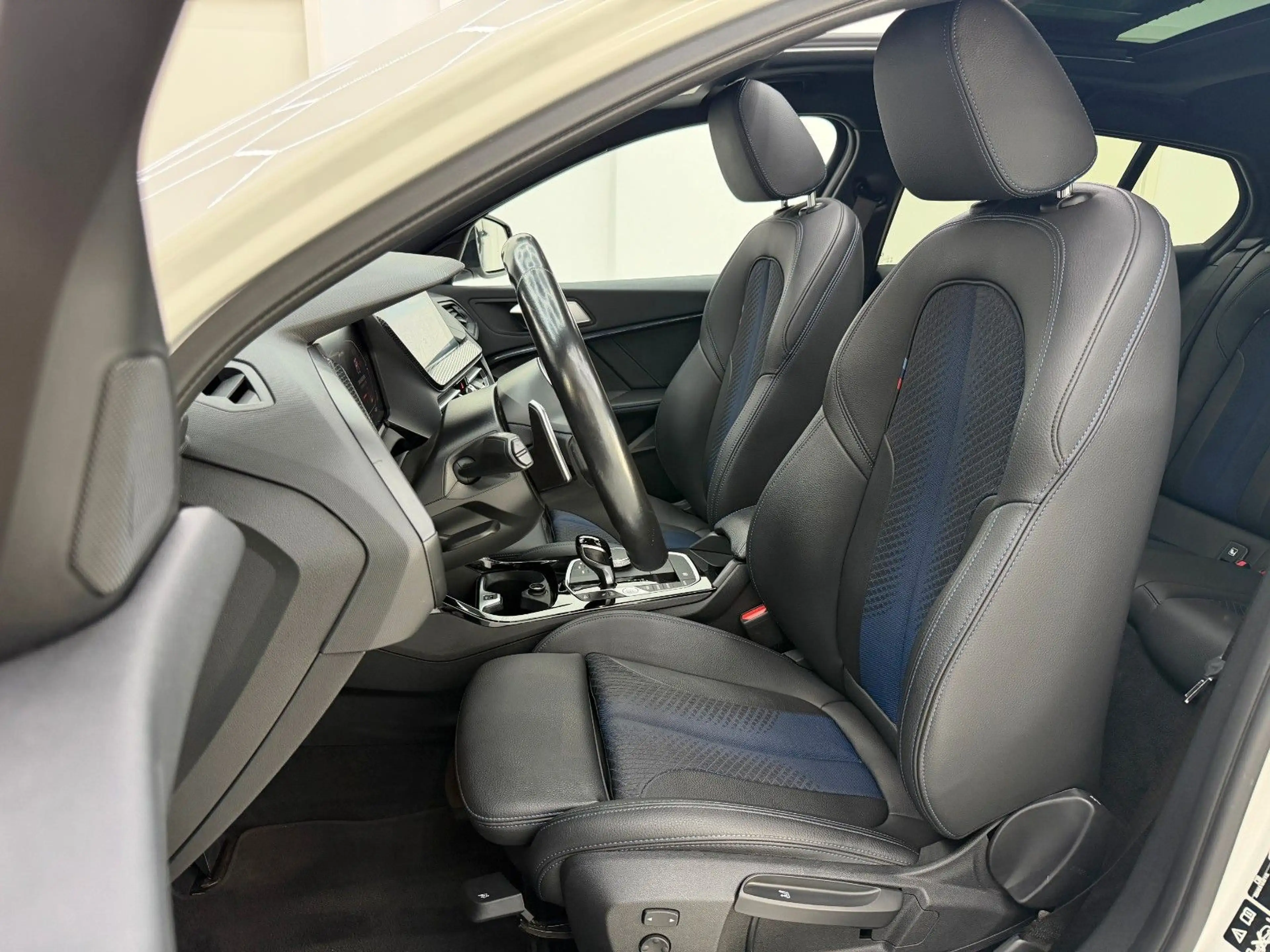 BMW 135 i xDrive *PANORAMA*VIRTUAL COCKPIT* — photo 6