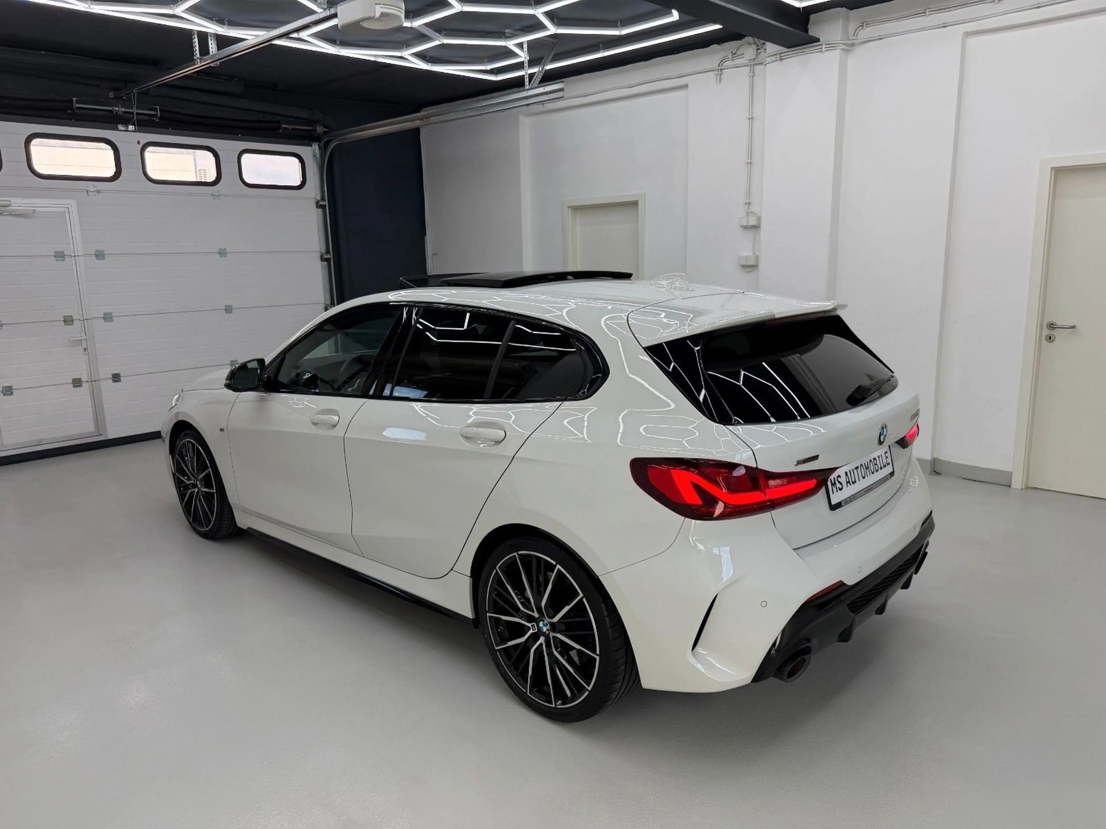 BMW 135 i xDrive *PANORAMA*VIRTUAL COCKPIT* — photo 13