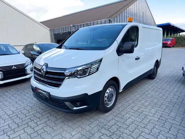 Renault Trafic view 3