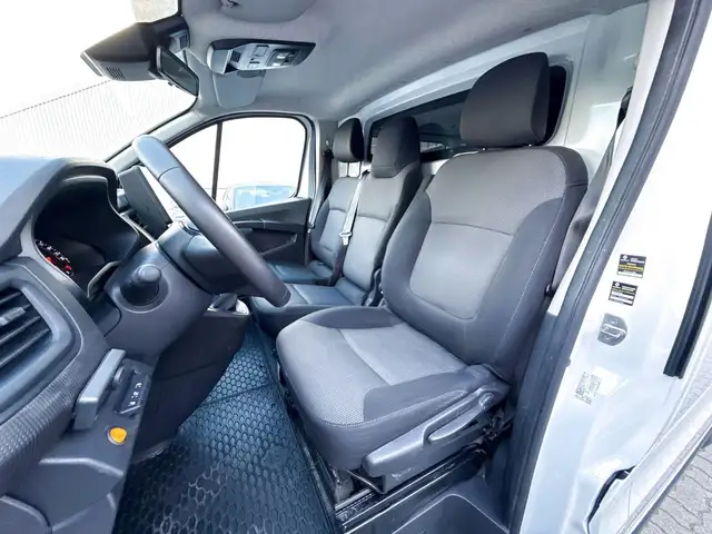 Renault Trafic view 15