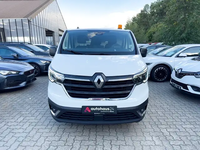 Renault Trafic view 2
