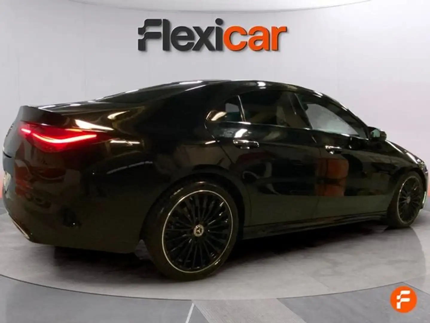 Mercedes-Benz CLA 200 200d Zwart - 2