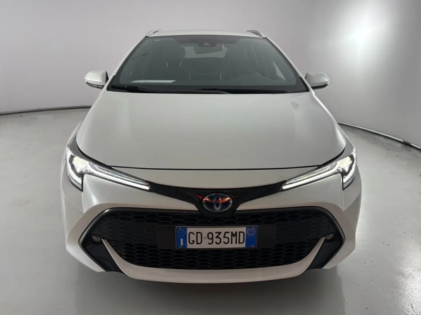 Toyota Corolla Touring Sports 1.8 Hybrid Business White - 2