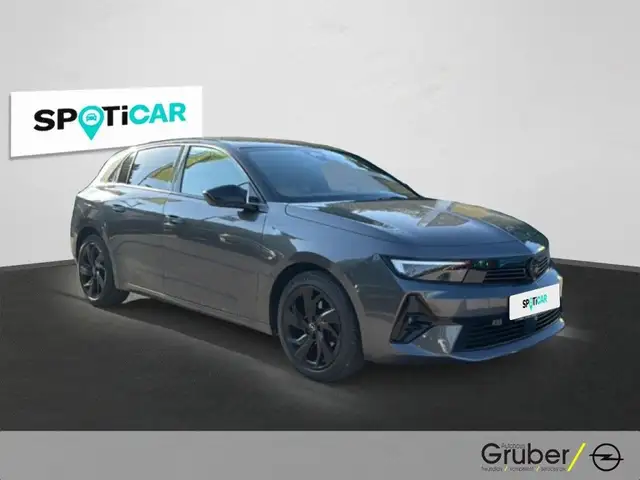 Opel Astra view 3