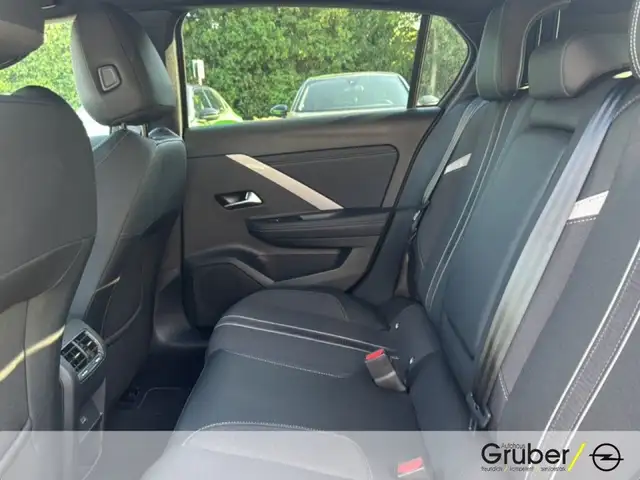Opel Astra view 10