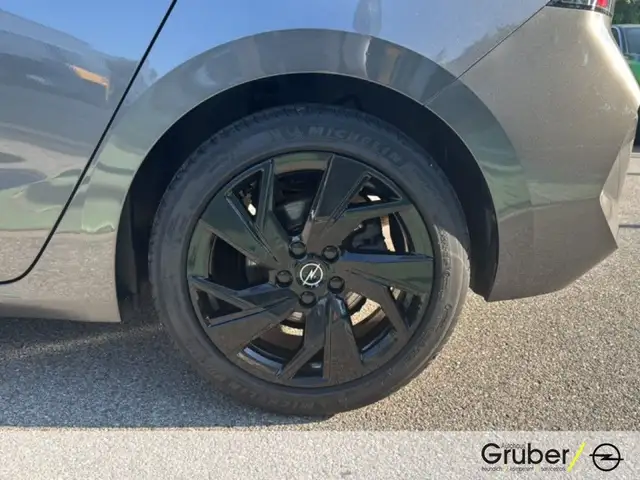 Opel Astra view 11