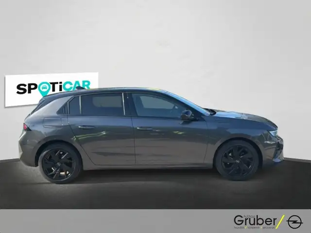 Opel Astra view 4