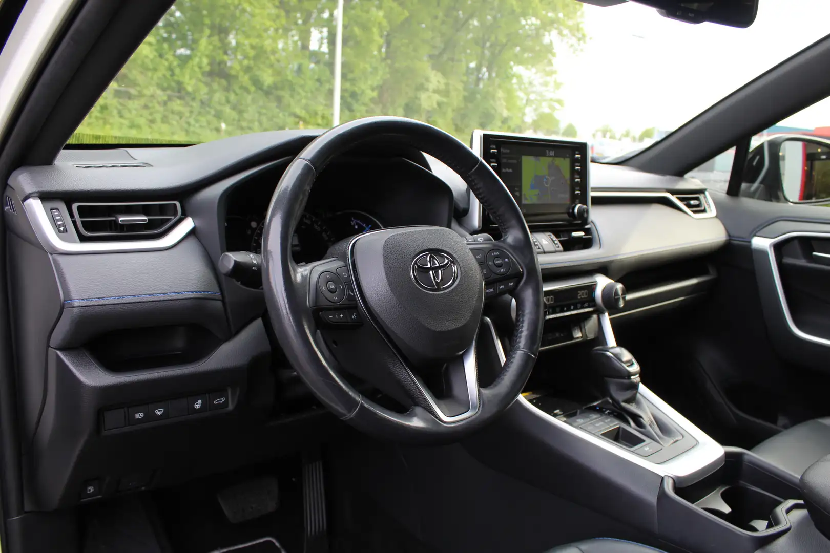 Toyota RAV 4 2.5 Hybrid Bi-Tone | Rijklaar | Trekhaak | Navi | Wit - 2