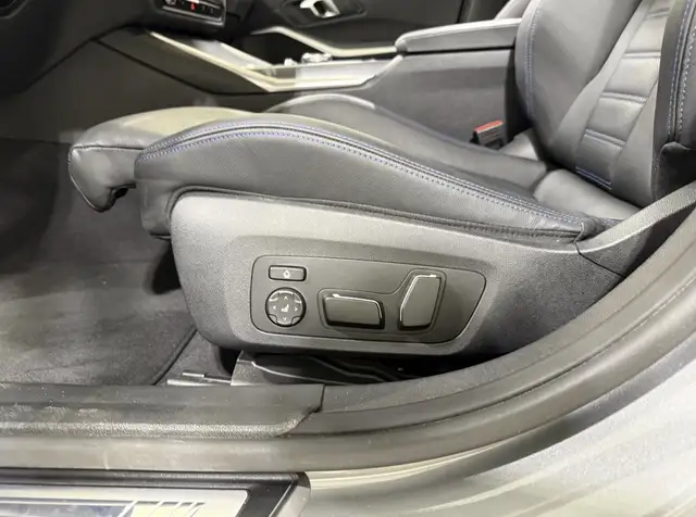 BMW 3 Series view 12