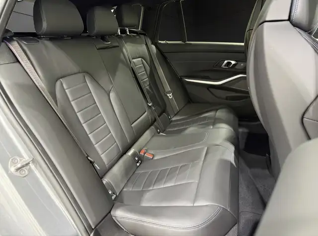 BMW 3 Series view 15
