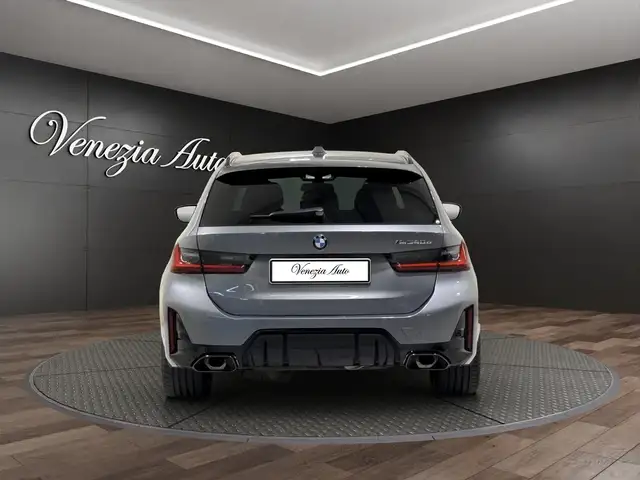 BMW 3 Series view 5