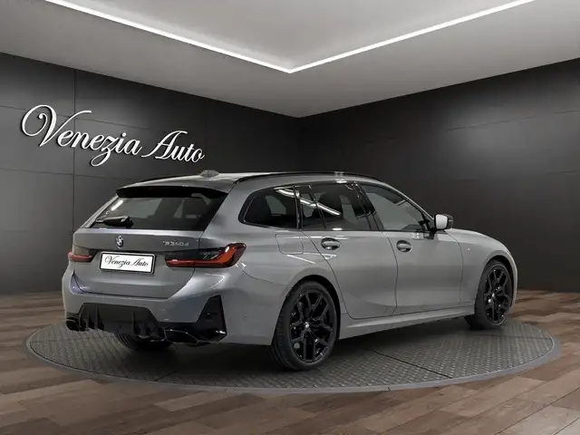 BMW 3 Series view 4