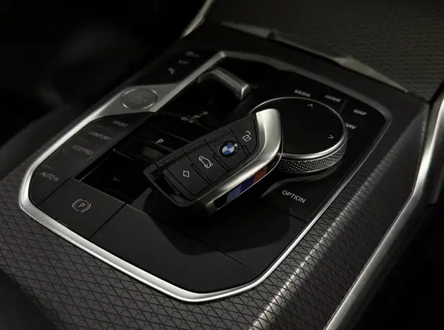 BMW 3 Series view 10