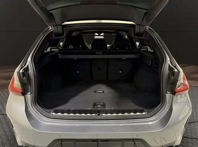 BMW 3 Series view 8