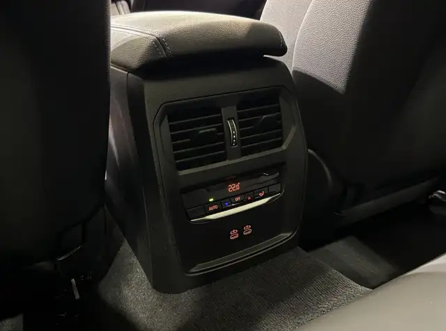BMW 3 Series view 11