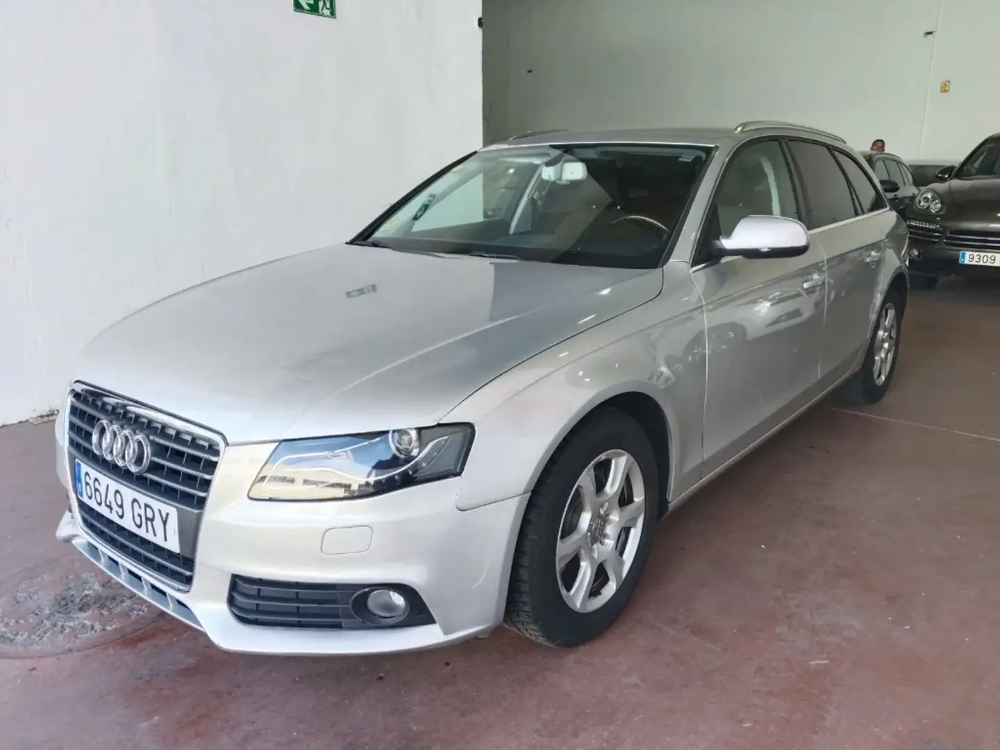 Audi A4 Avant 2.0TDI DPF 143 Grau - 1