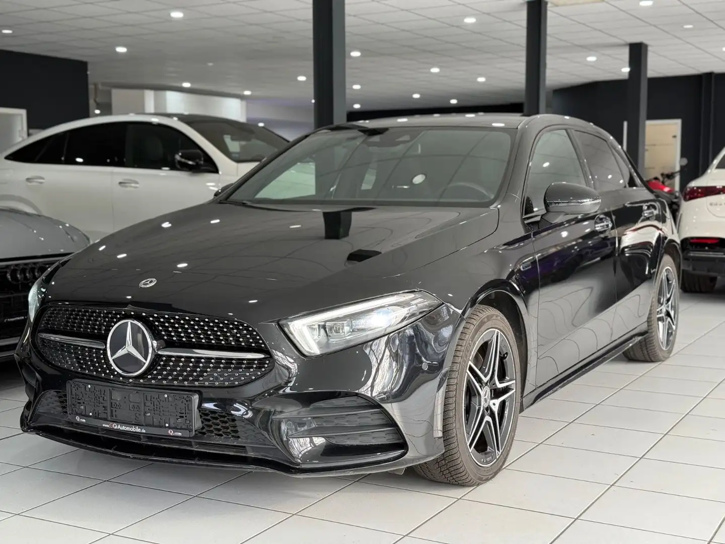 Mercedes-Benz A 250 e*AMG-LINE*PANO*MEMORY*KEYLESS*CARPLAY*AMBI Schwarz - 1