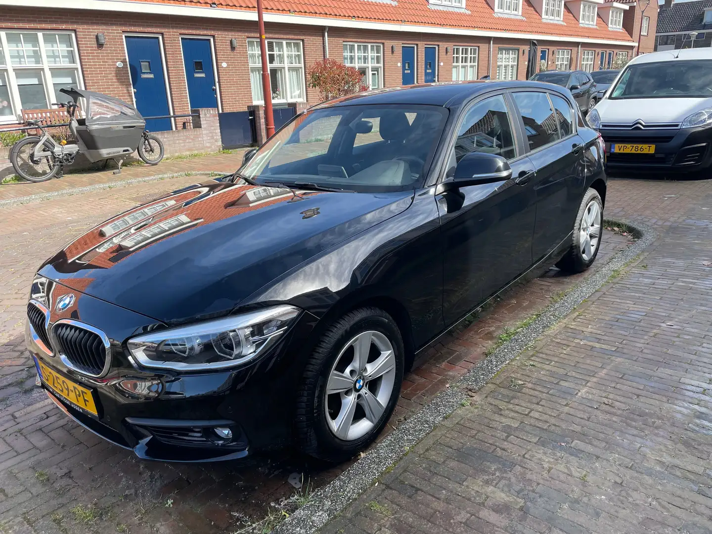 BMW 118 118 High Exec Zwart - 1