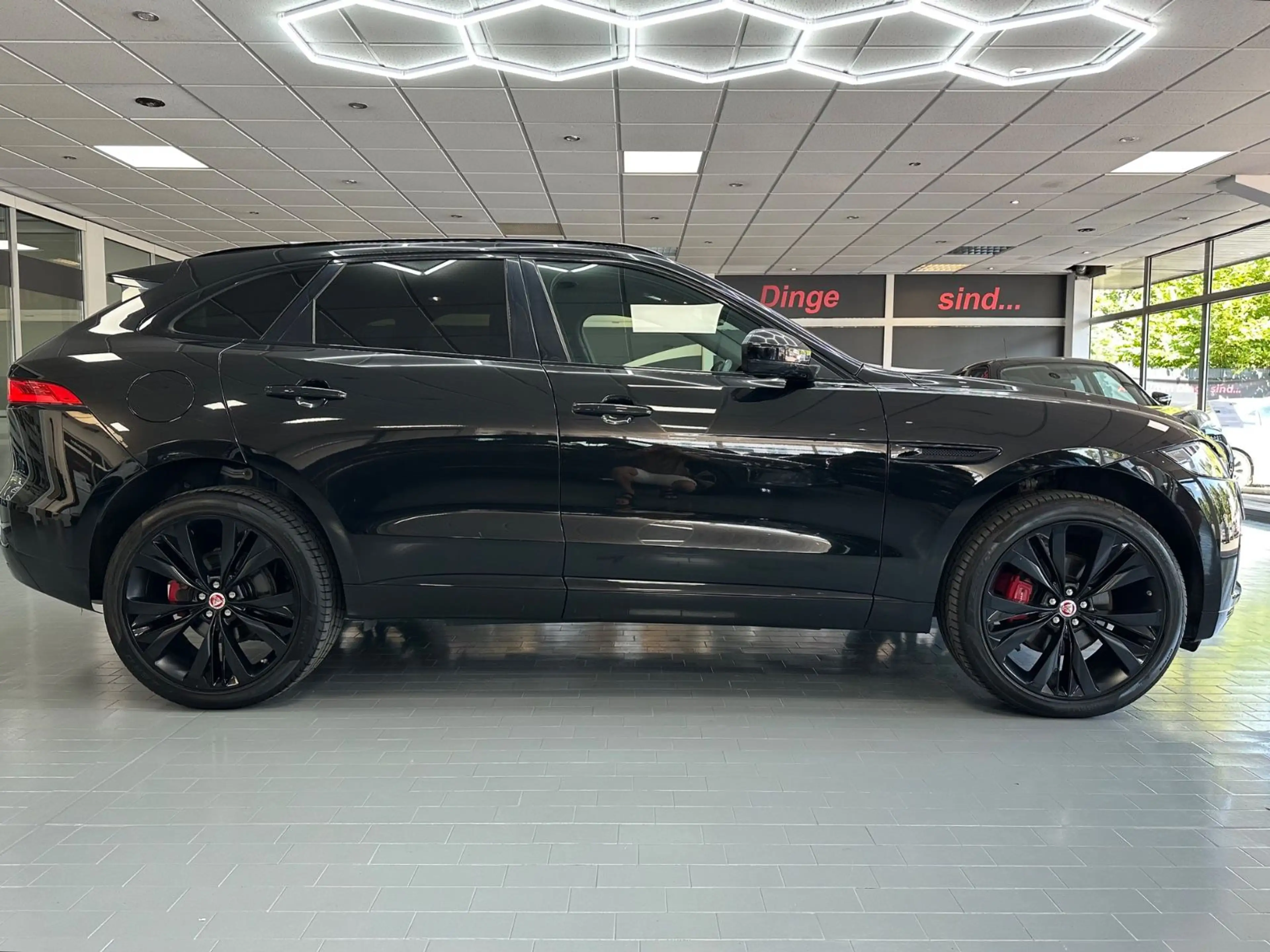 Jaguar F-Pace F-PACE S AWD — photo 11