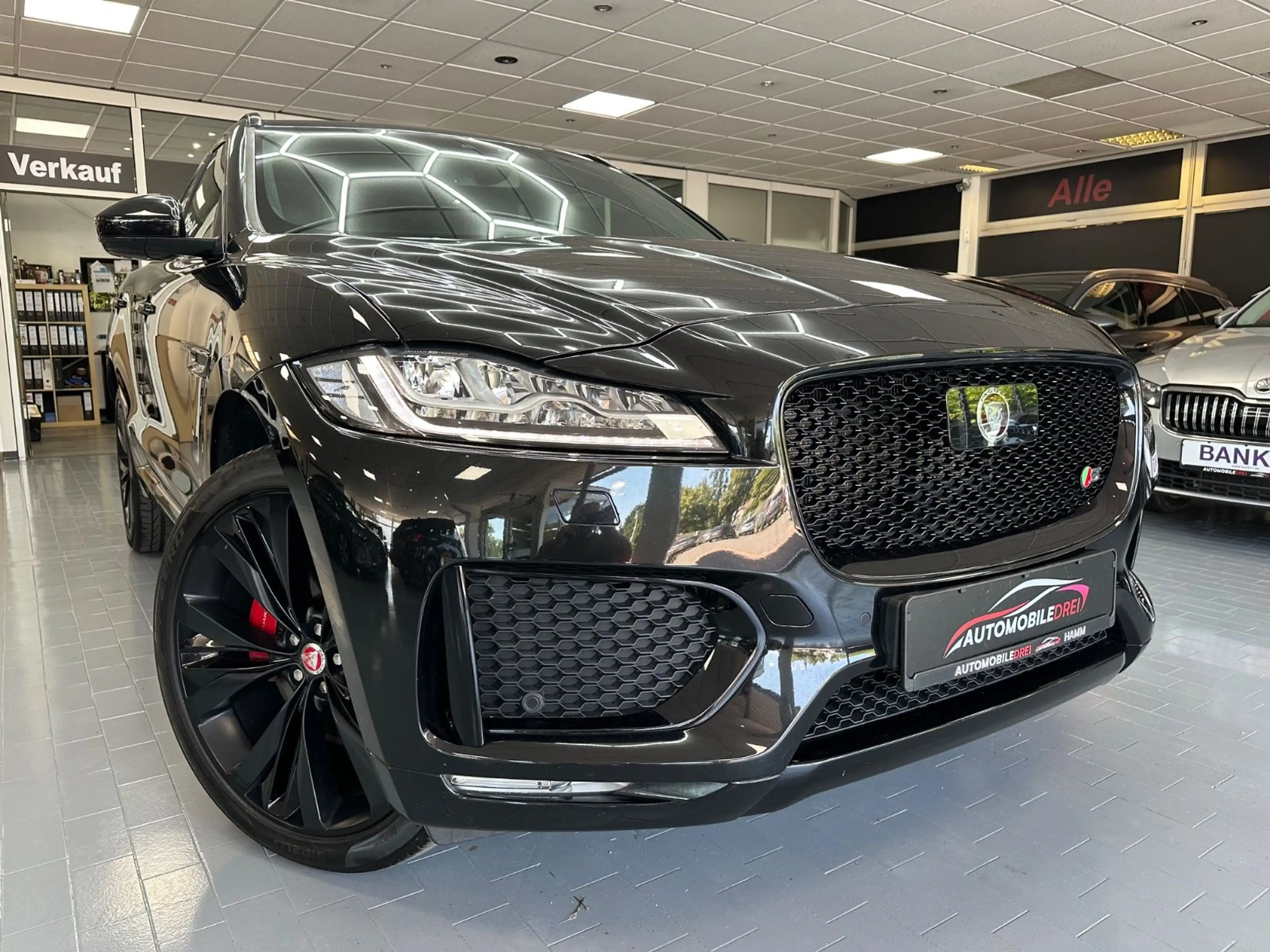 Jaguar F-Pace F-PACE S AWD — photo 4