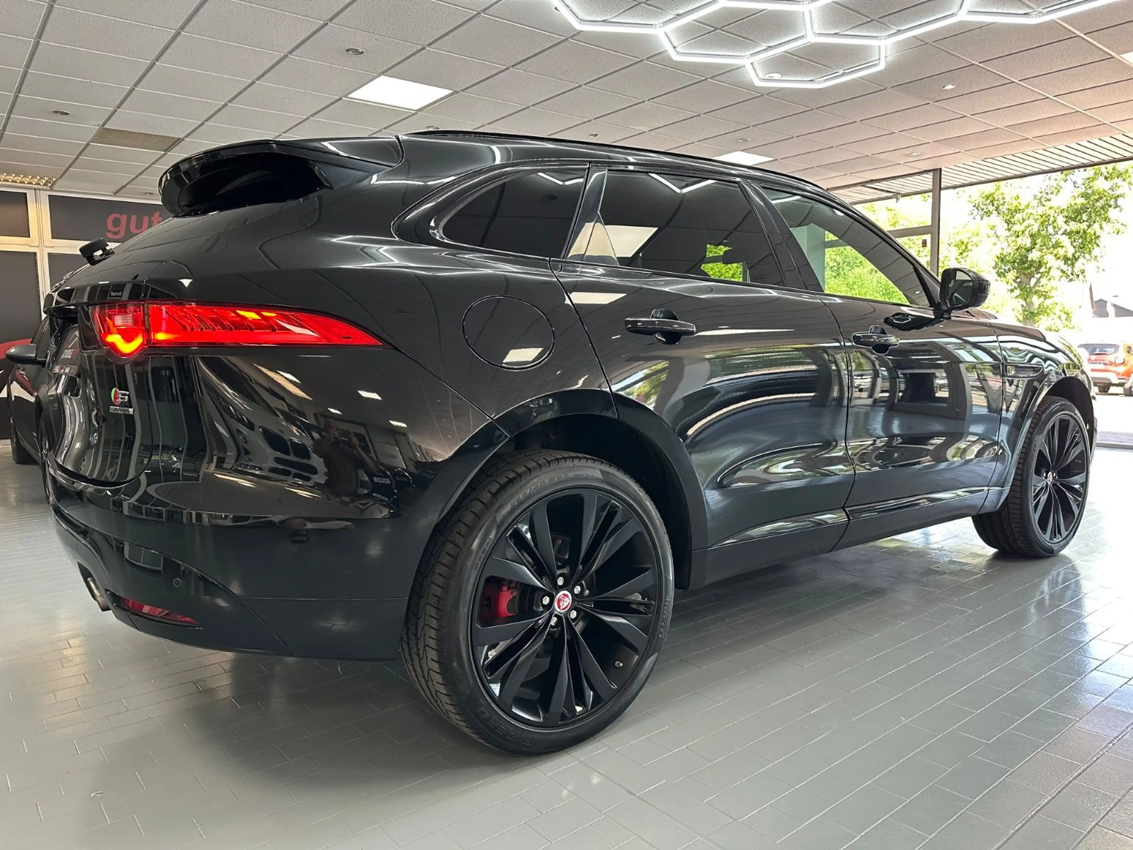Jaguar F-Pace F-PACE S AWD — photo 9