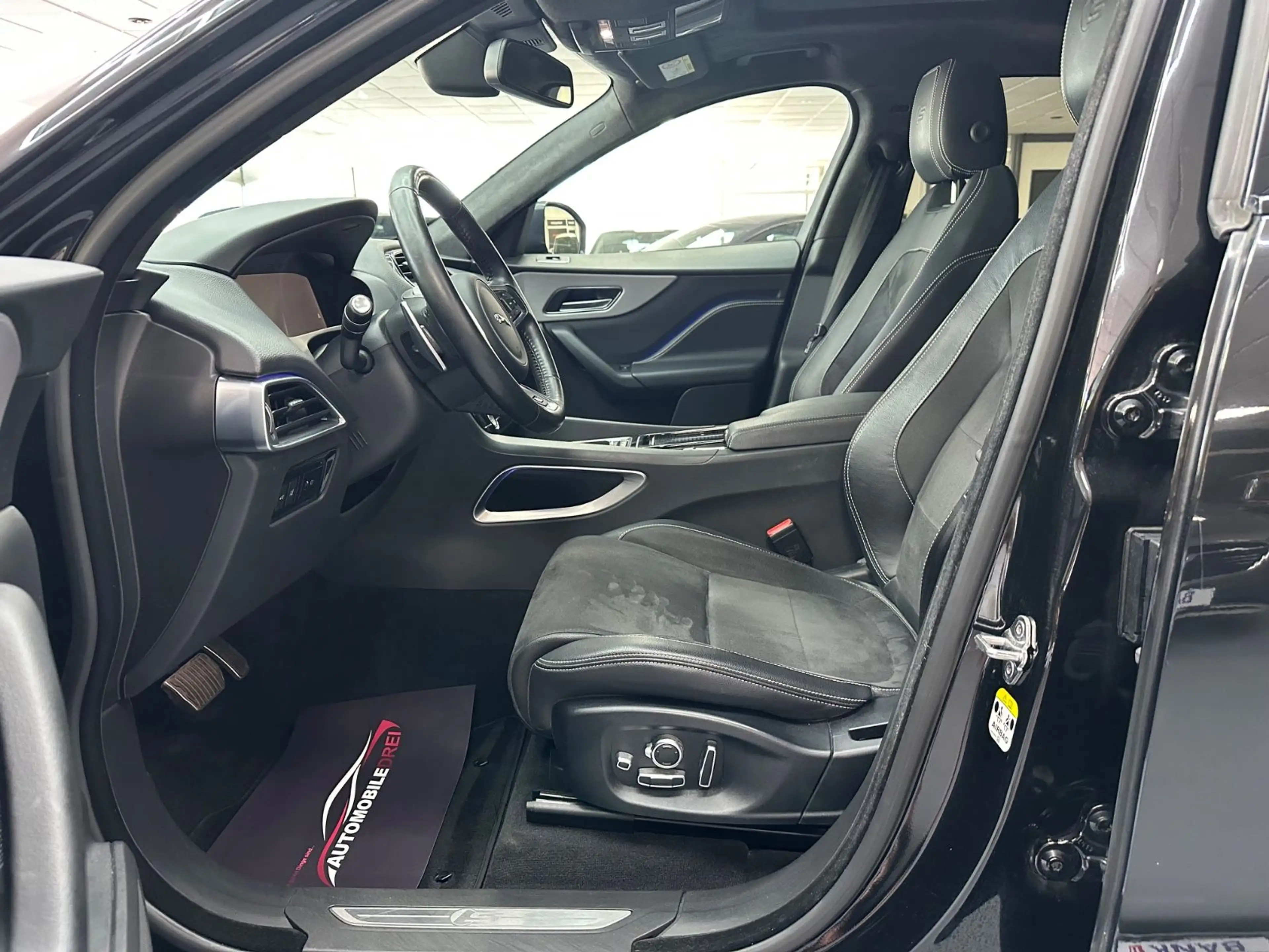 Jaguar F-Pace F-PACE S AWD — photo 15