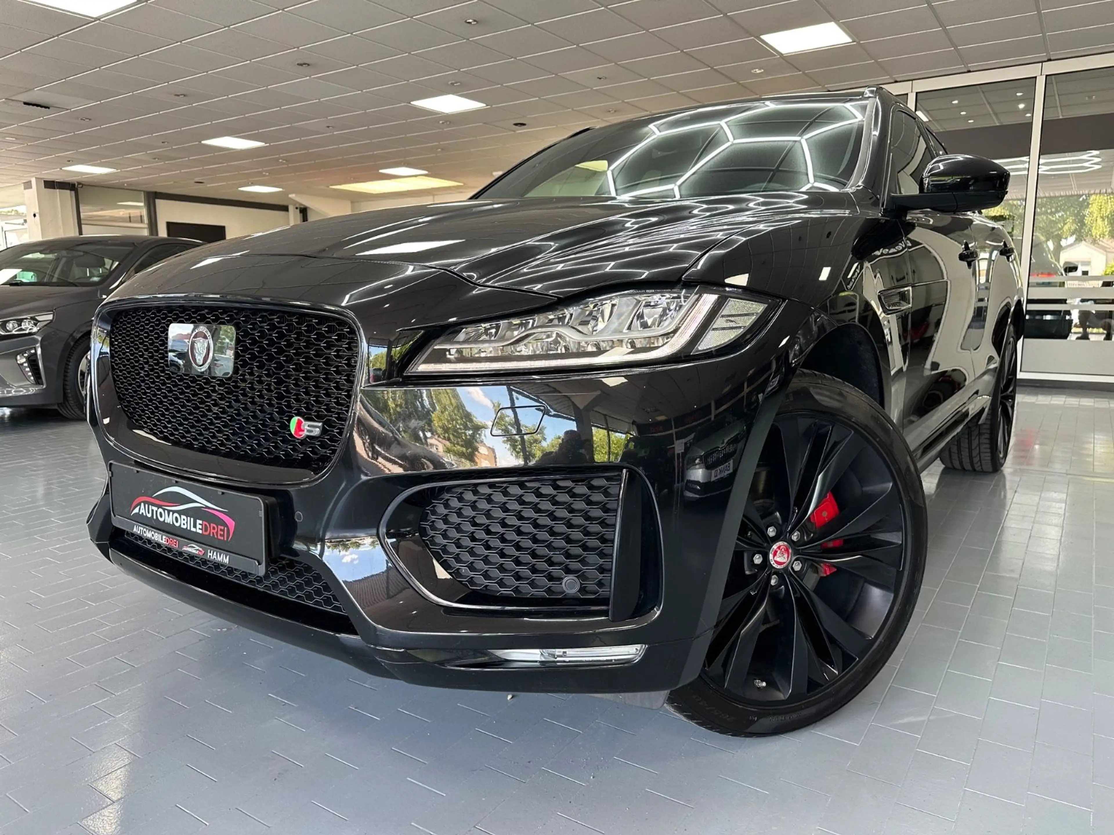 Jaguar F-Pace F-PACE S AWD — photo 6