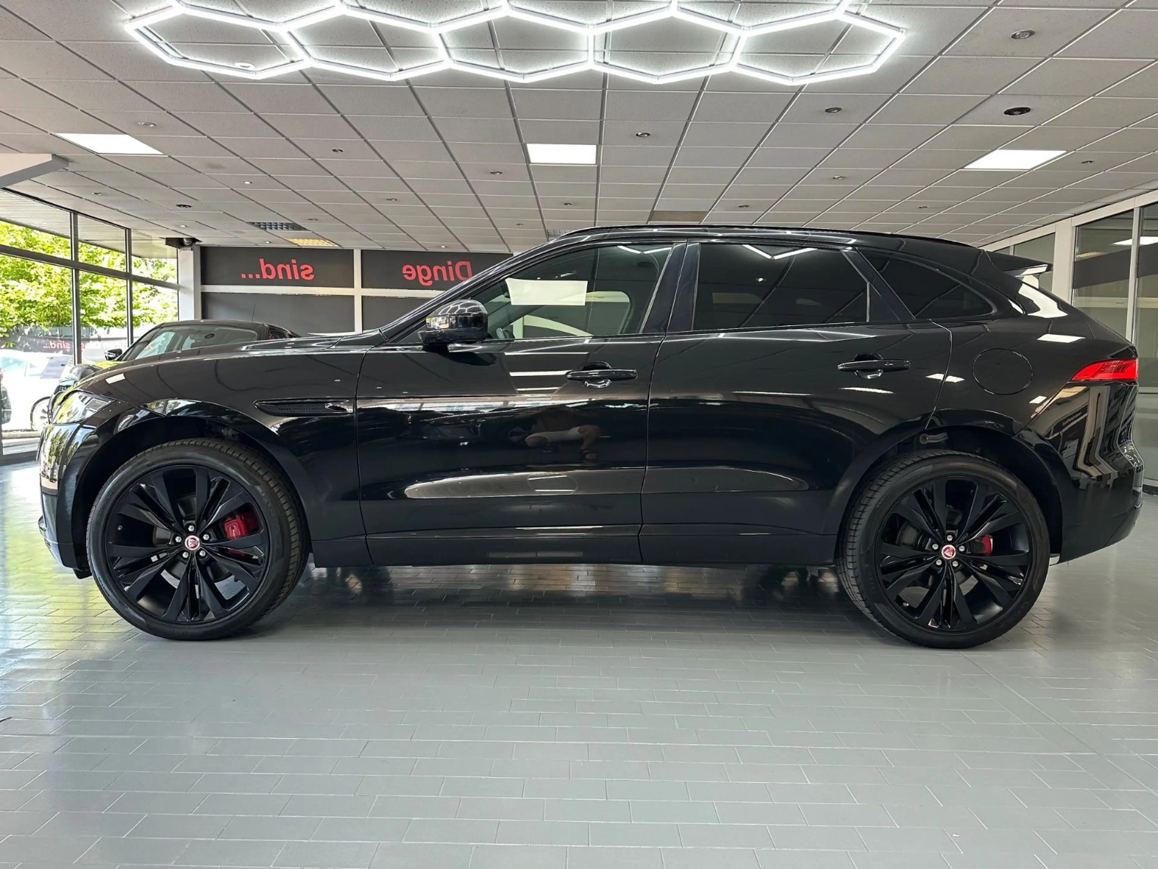 Jaguar F-Pace F-PACE S AWD — photo 10