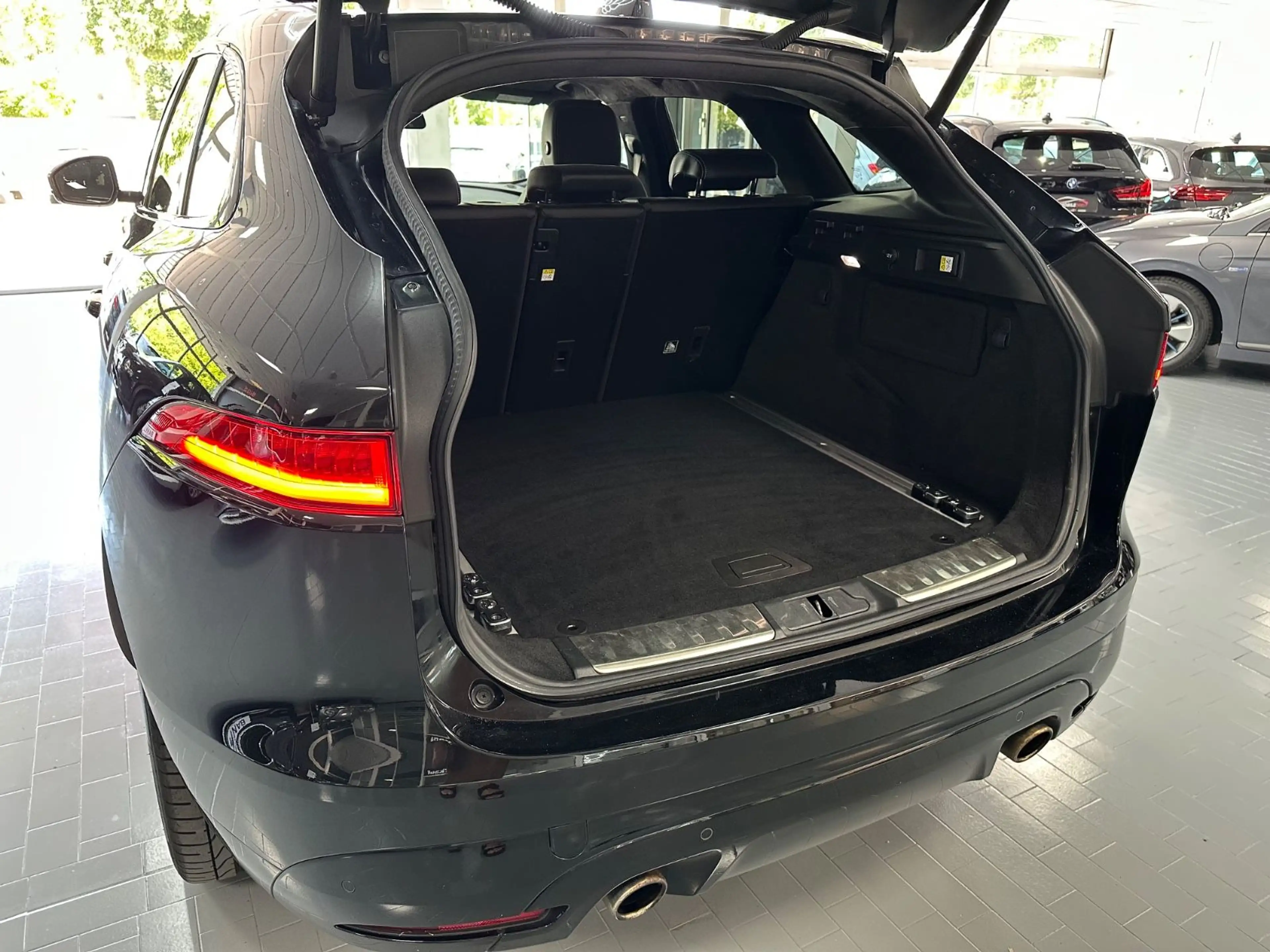 Jaguar F-Pace F-PACE S AWD — photo 14