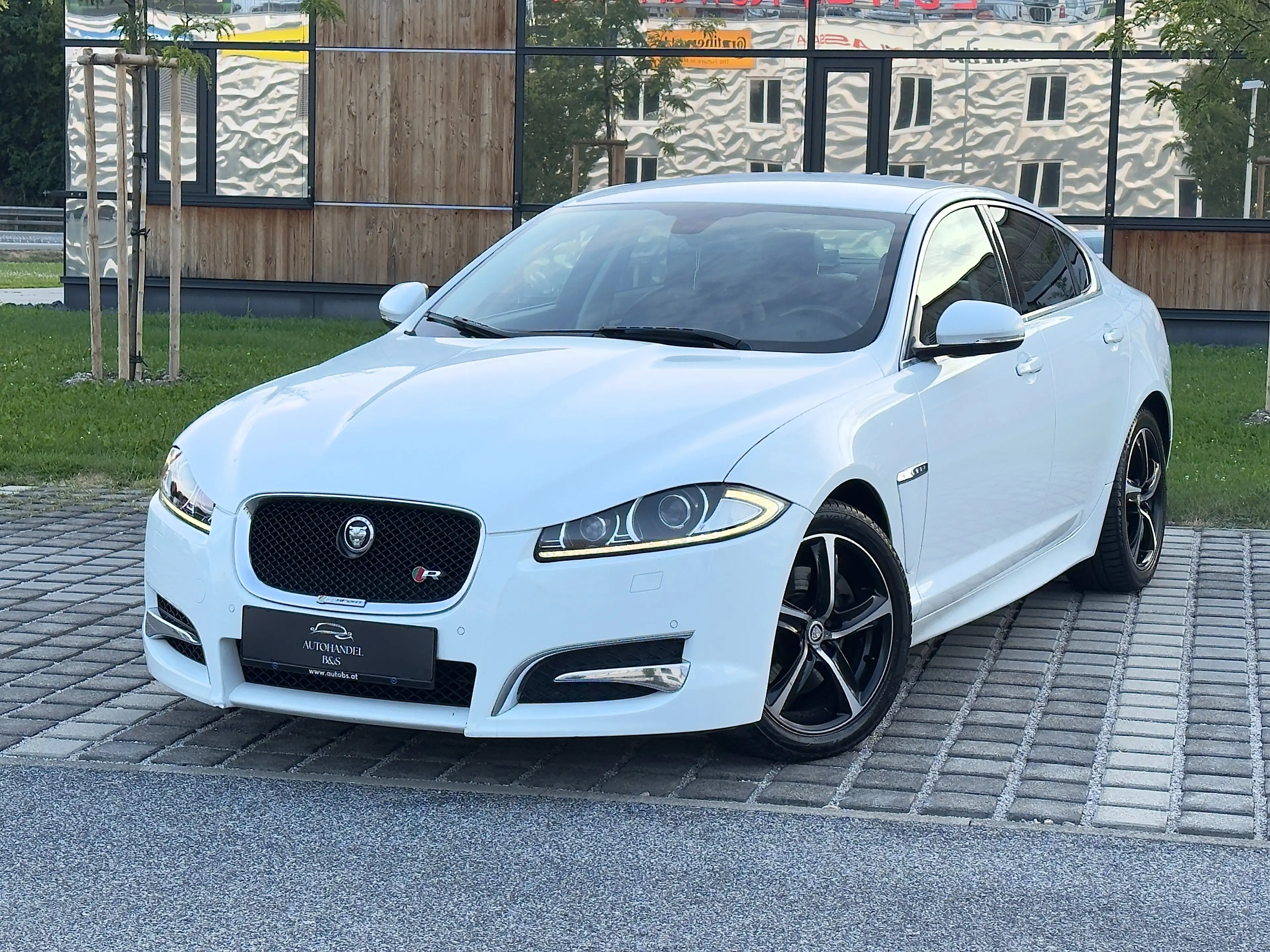 Jaguar XF XF 3,0 Diesel Premium Luxury R-Dynamic — photo 8