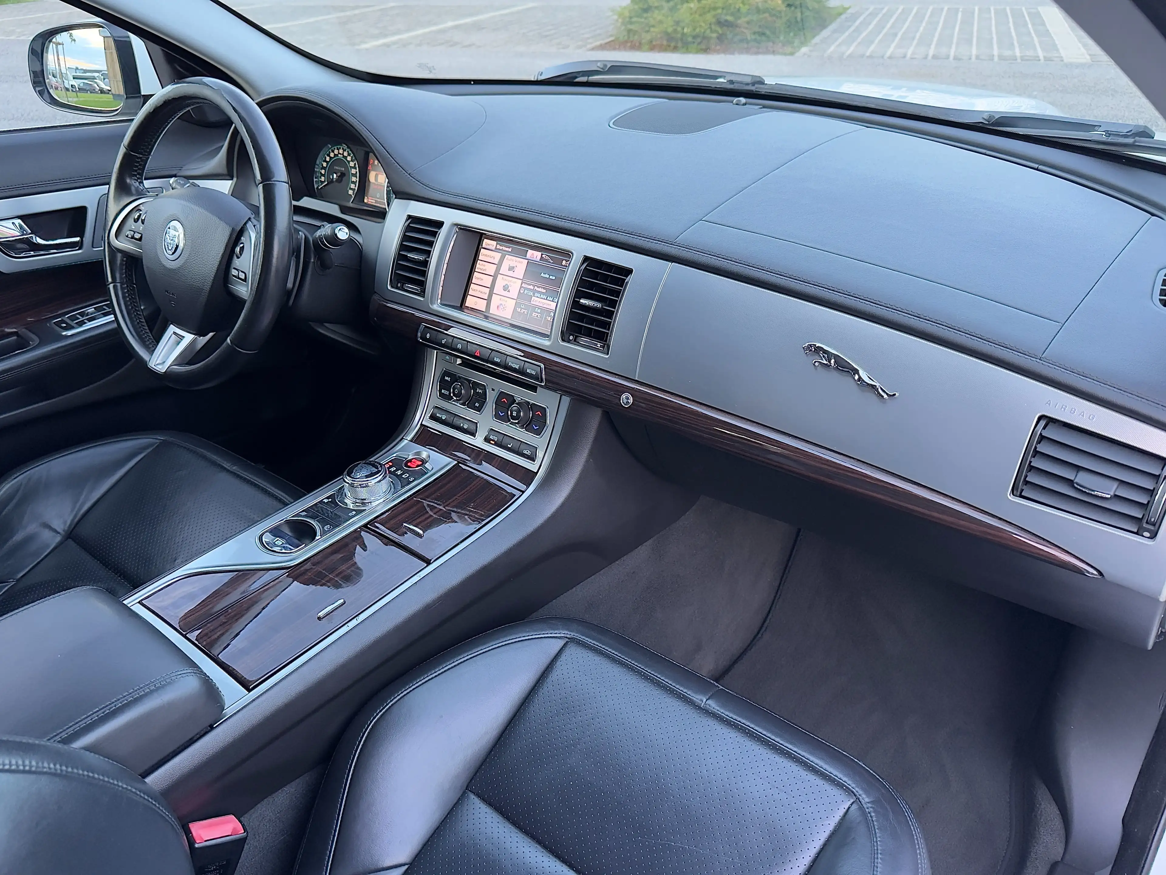 Jaguar XF XF 3,0 Diesel Premium Luxury R-Dynamic — photo 12
