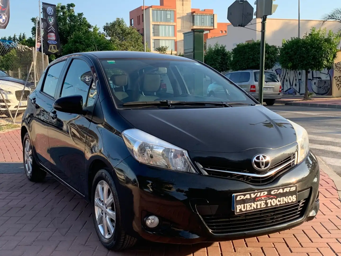 Toyota Yaris 1.3 City Schwarz - 1