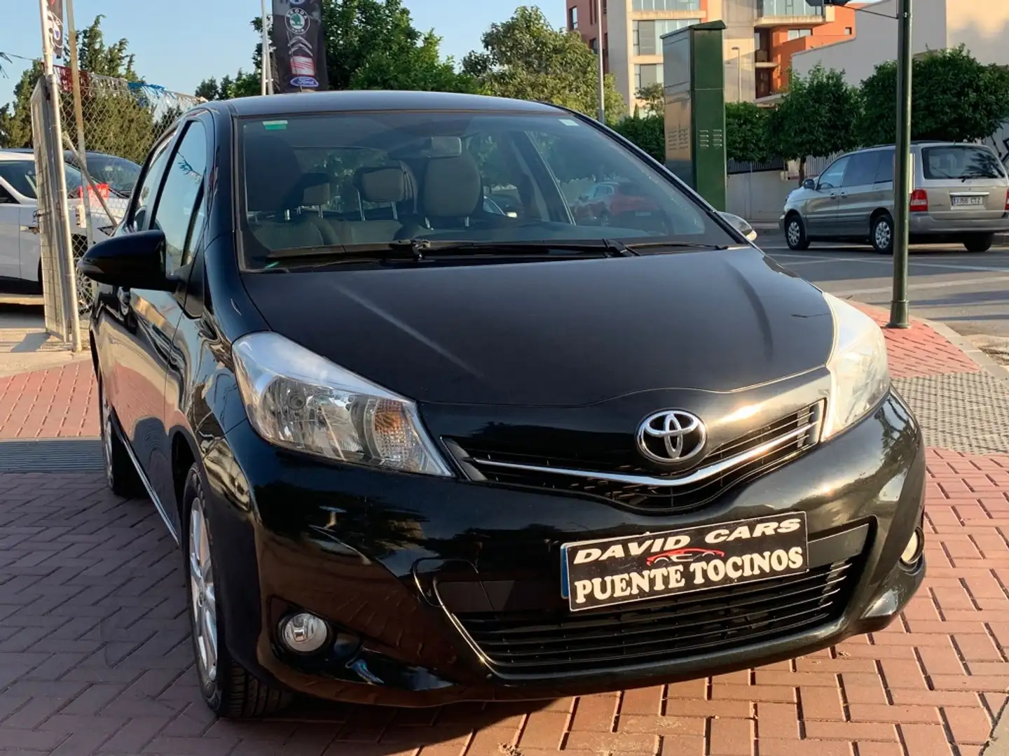 Toyota Yaris 1.3 City Schwarz - 2