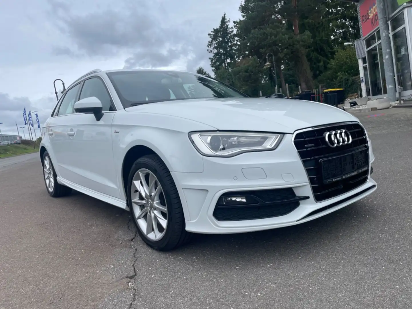Audi A3 Sportback quattro S Line Weiß - 1