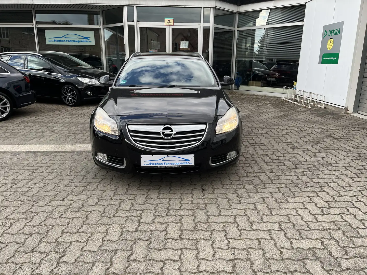 Opel Insignia Sports Tourer Sport mit Alus,Navi,AHK…. Schwarz - 2