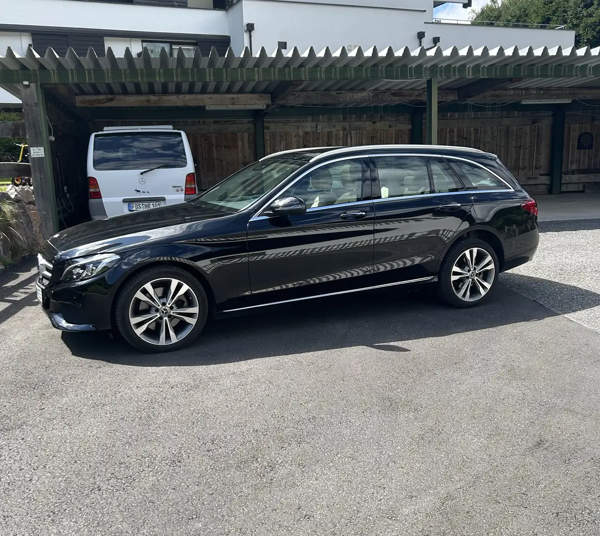 Mercedes-Benz C 250 d 4Matic T 9G-TRONIC Avantgarde Schwarz - 1