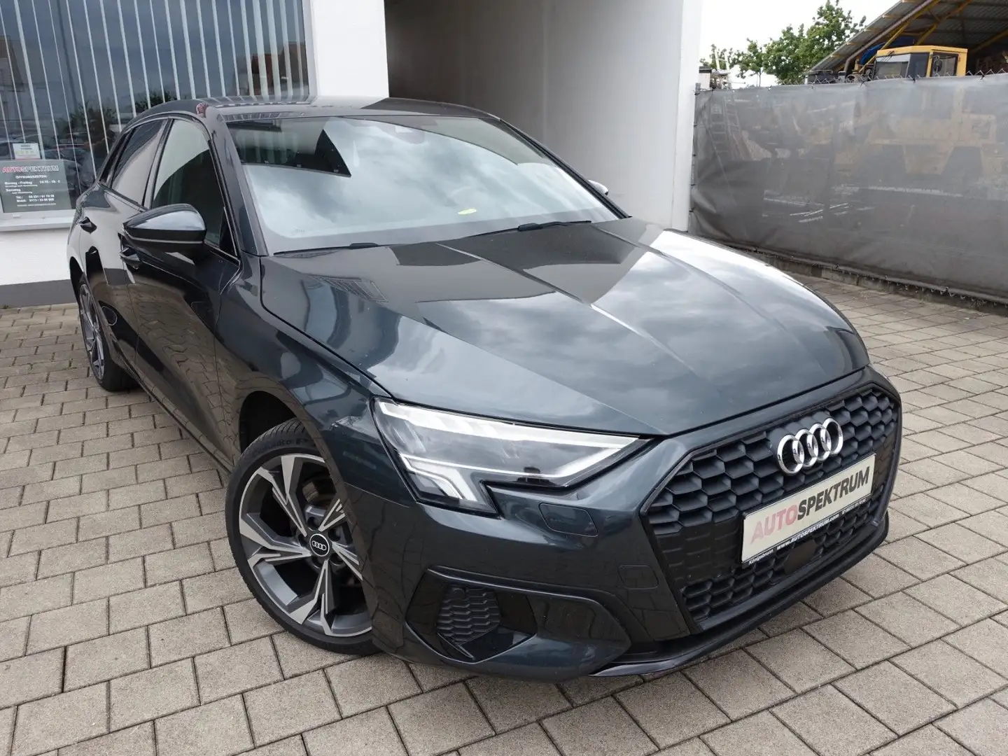 Audi A3 Sportback 40 TFSIe advanced S-LINE/MATRIX/AHK Grijs - 2