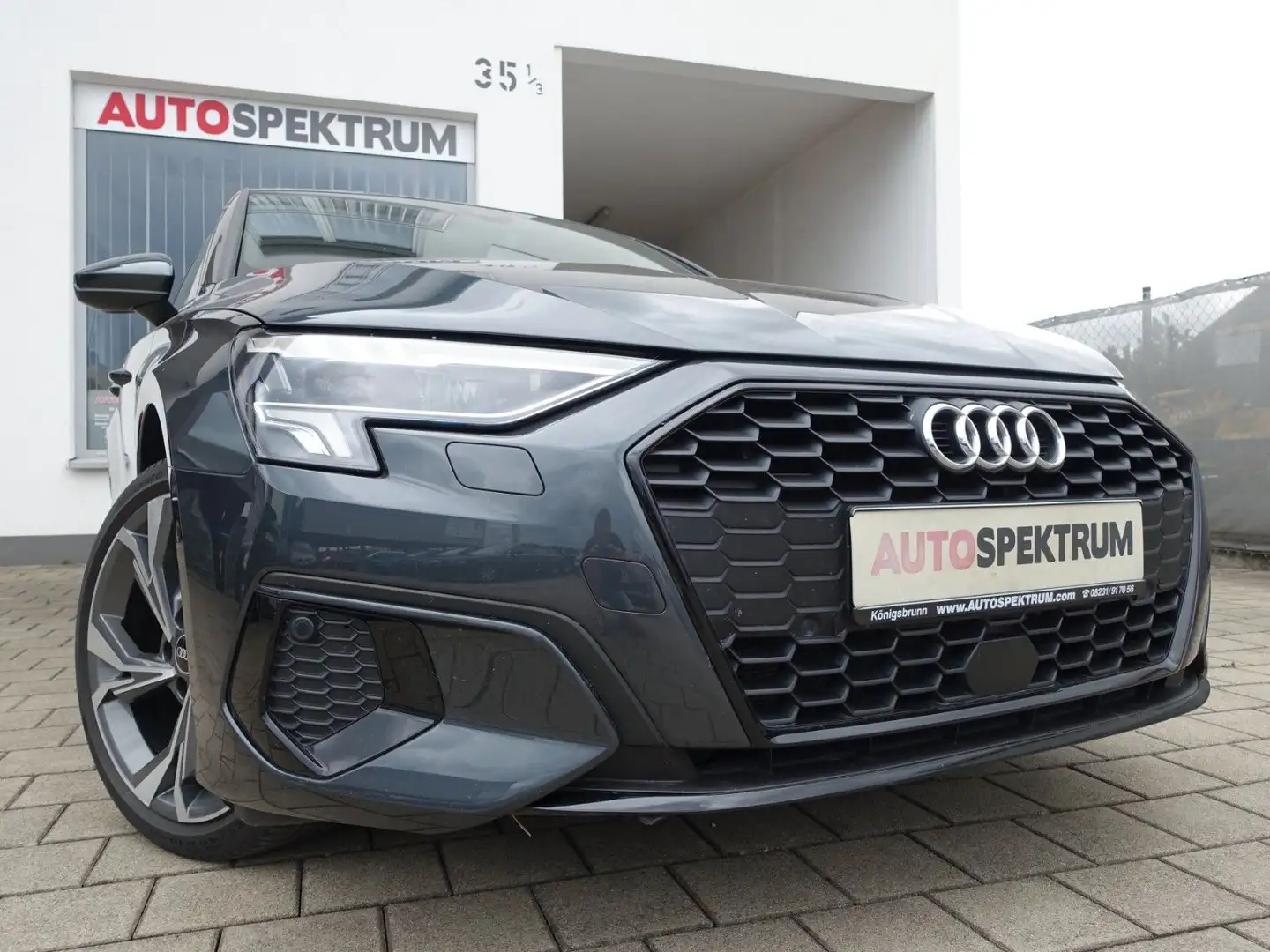 Audi A3 Sportback 40 TFSIe advanced S-LINE/MATRIX/AHK Grijs - 1
