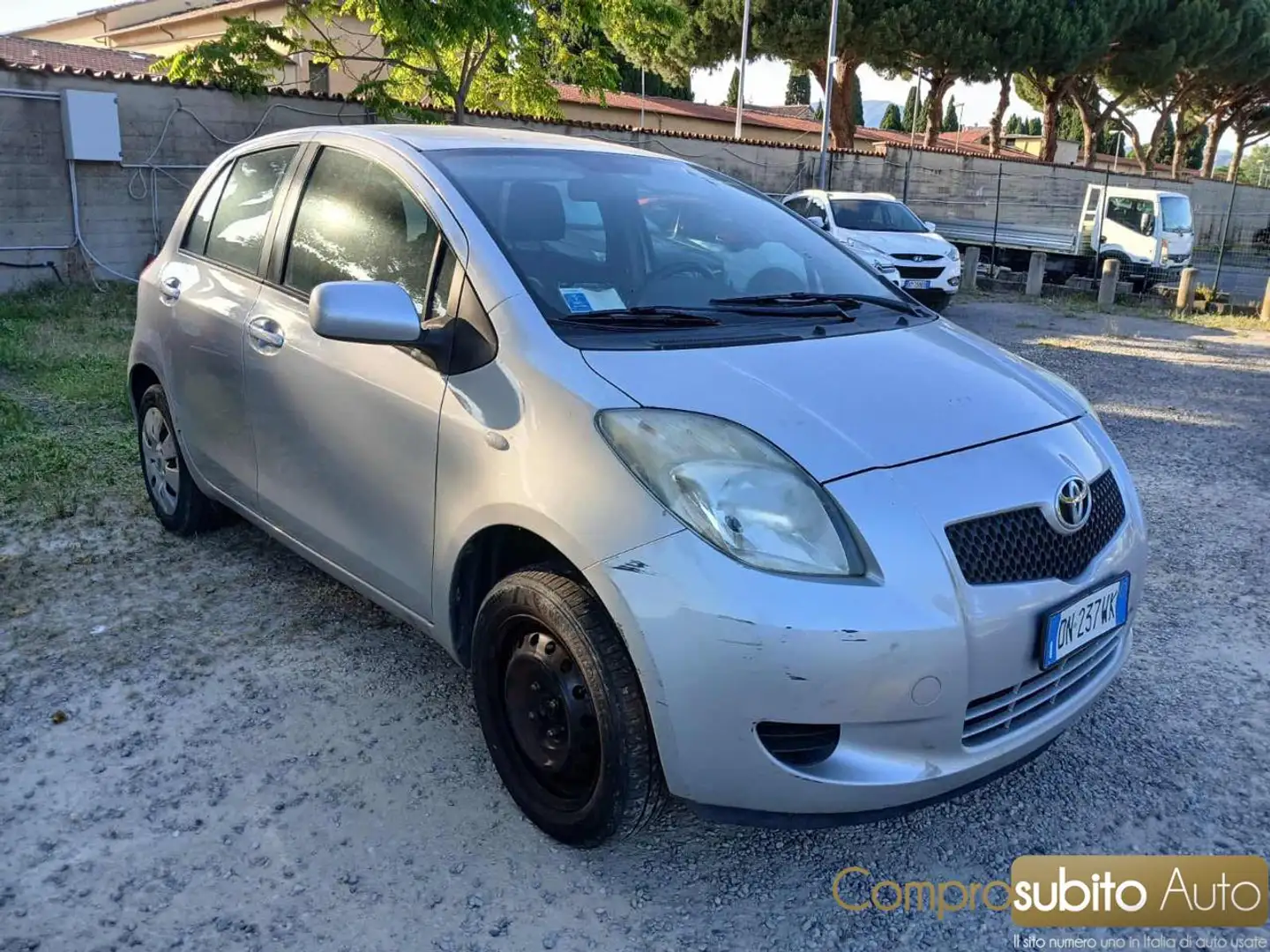 Toyota Yaris 1.0 5 porte MOTORE FUSO K.O Grigio - 2