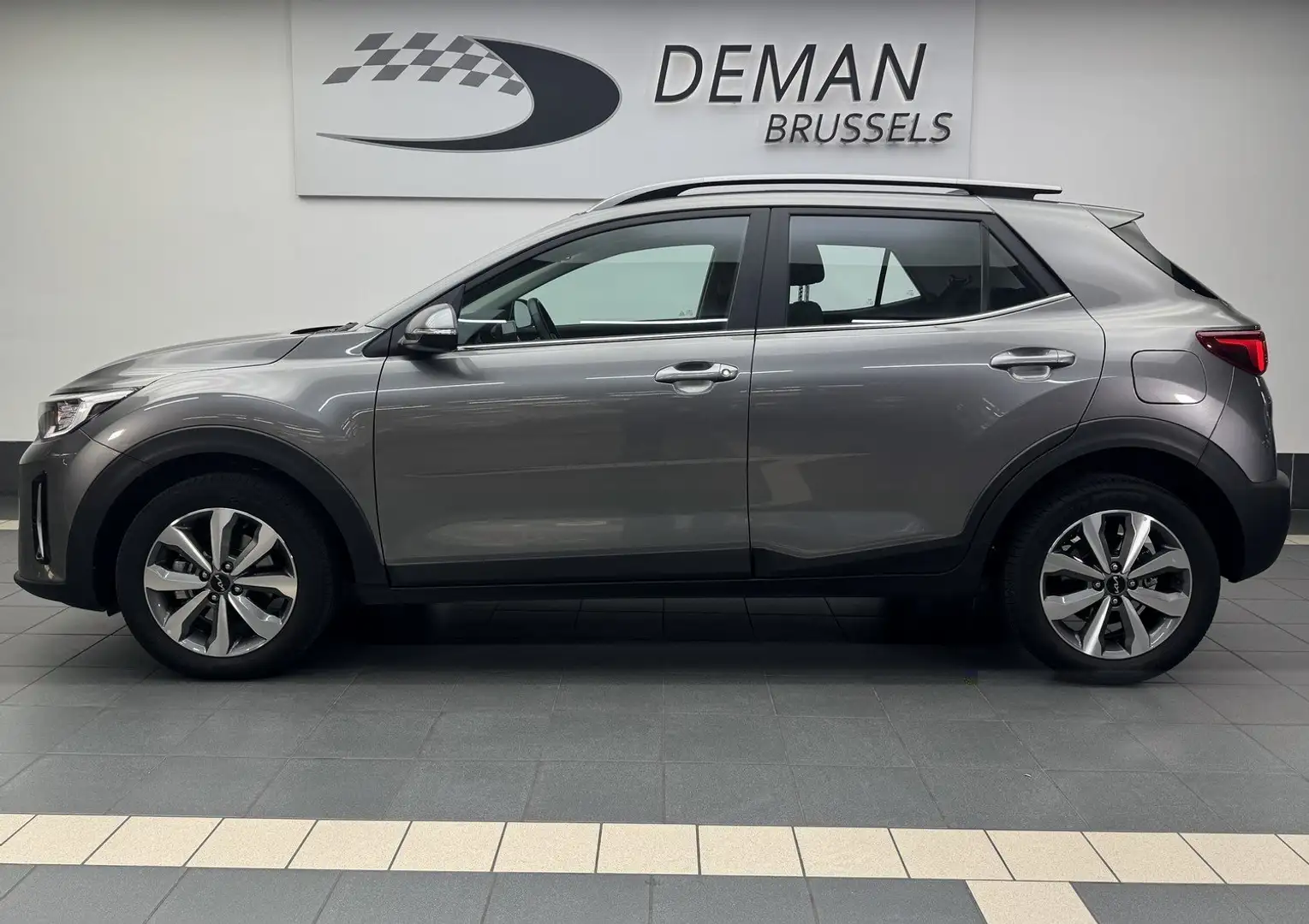 Kia Stonic Stonic 1.0 T Inspire Plus ISG DCT Grau - 2