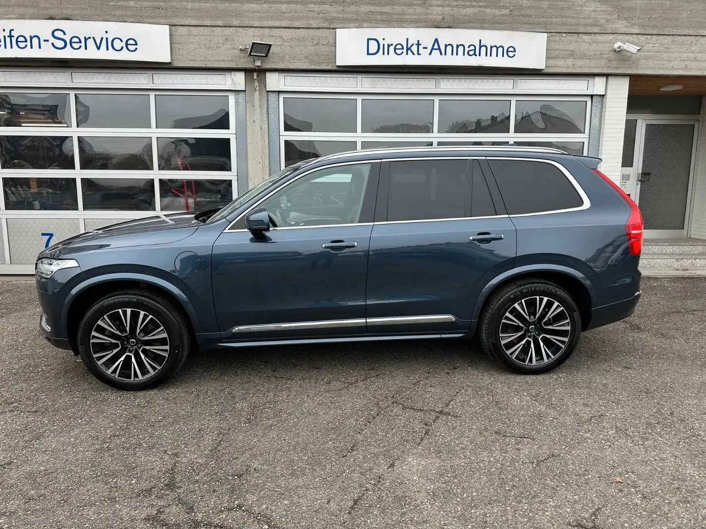 Volvo XC90 Ultimate Bright Plug-In Hybrid AWD 18,8kWh Blau - 2