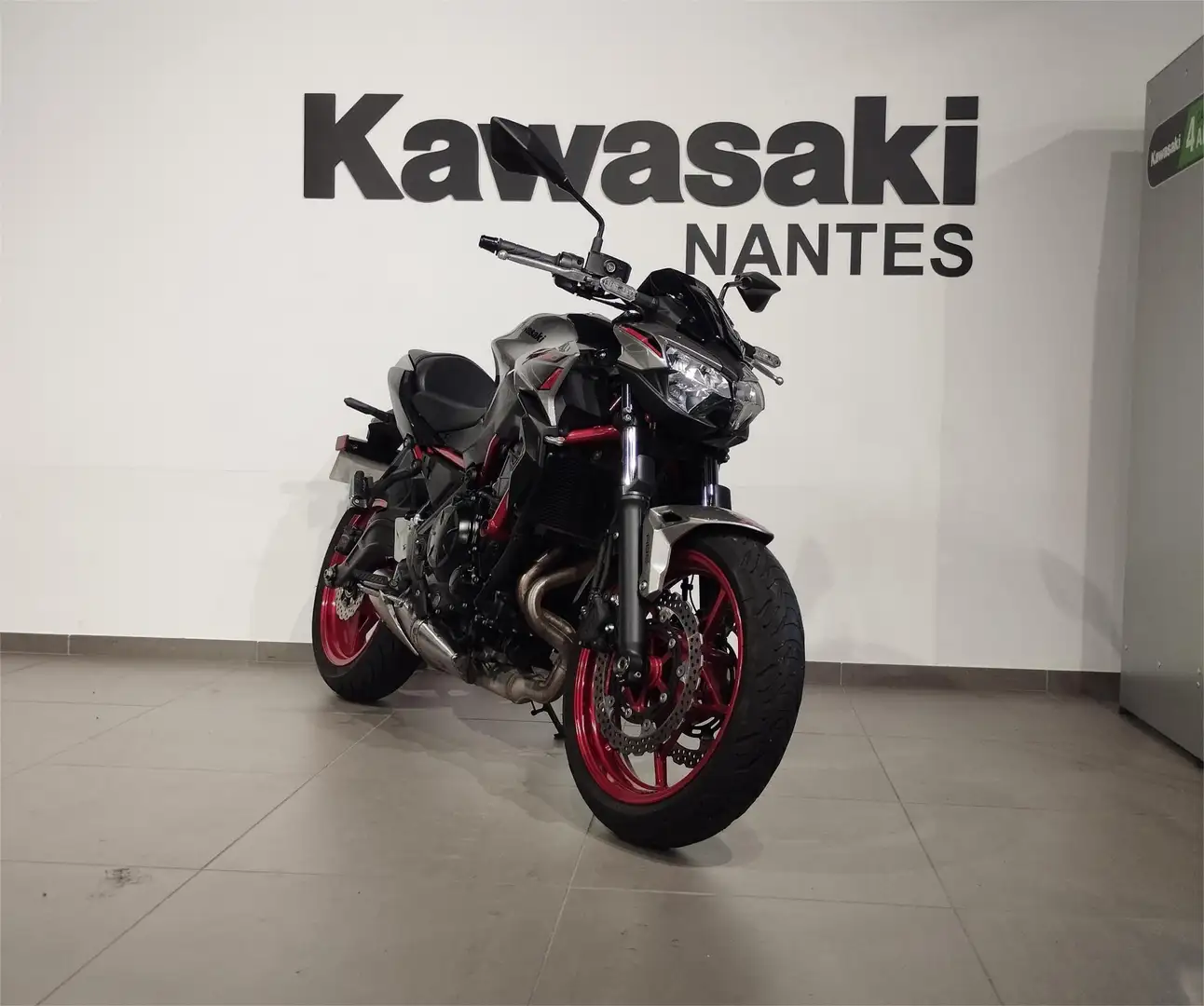 Kawasaki Z 650 Grau - 1