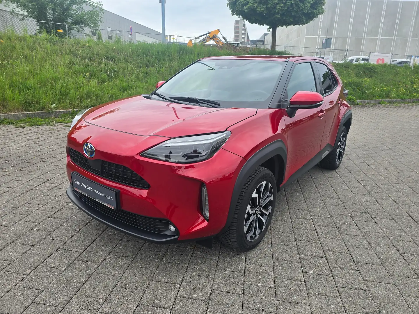 Toyota Yaris Cross Hybrid 1,5ltr.  Team D Smart Connect Winterpaket Piros - 1