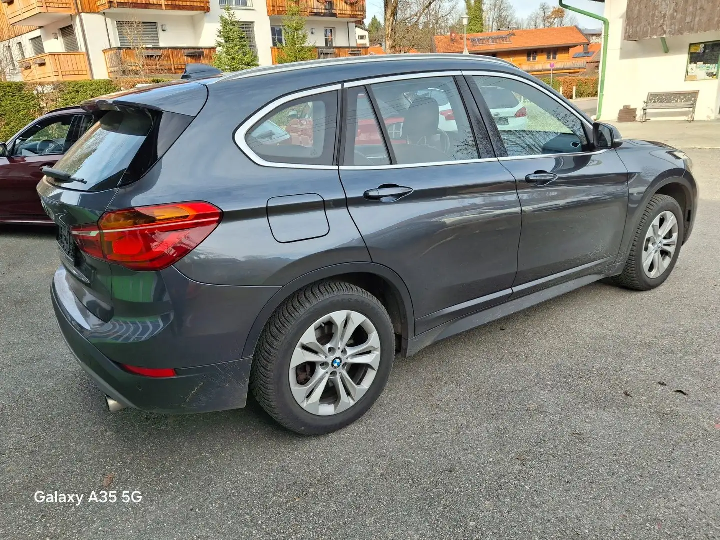 BMW X1 xDrive 20 d Advantage Sportsitze LED Grau - 2